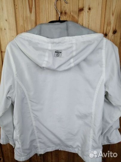 Ветровка женская