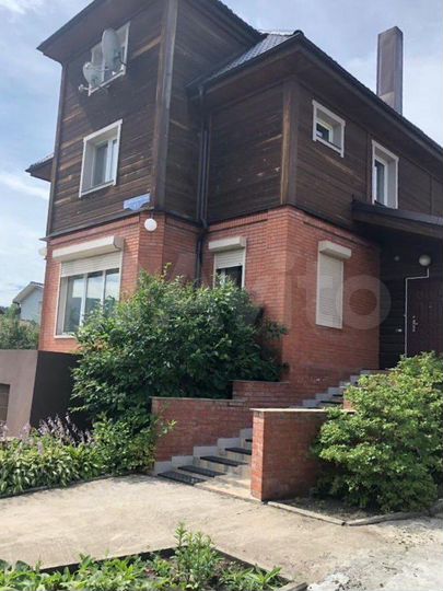 Коттедж 330 м² на участке 20 сот.