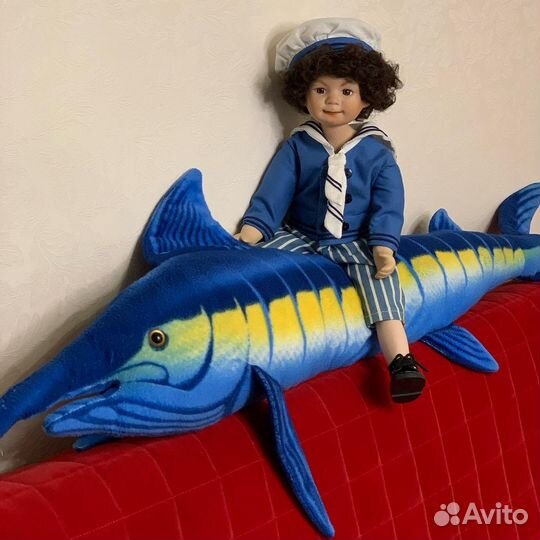 Кукла фарфоровая