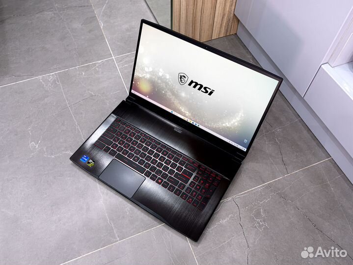 Мощный игровой MSI 17.3 (Core i7-8750H, 16/1128 Гб