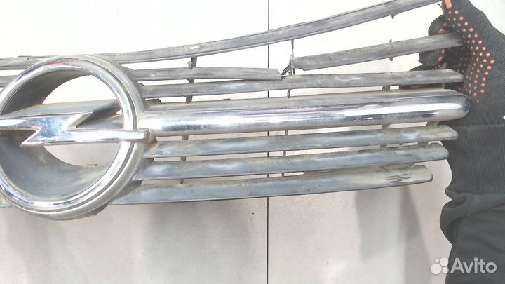 Решетка радиатора Opel Omega B, 1994