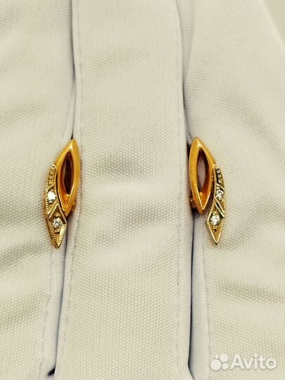 Серьги с синтетическим камнем Золото