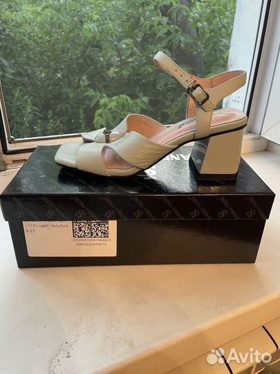 Босоножки женские