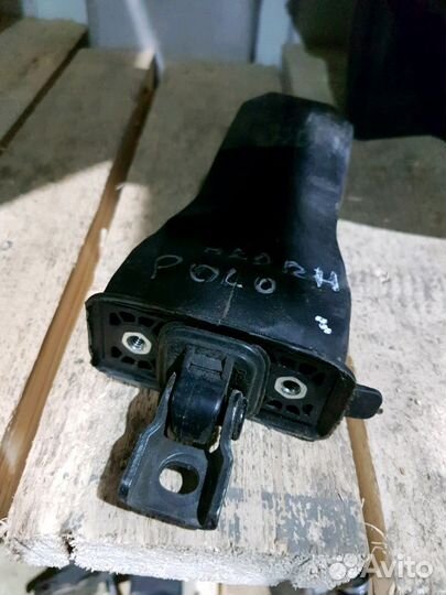 Volkswagen polo ограничитель двери передний