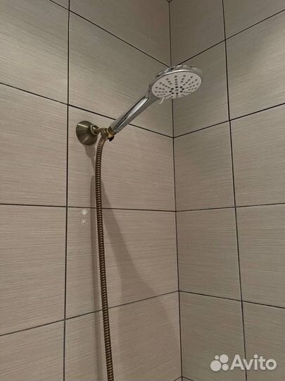 Смесители б/у, набор крючков, полочка в ванну