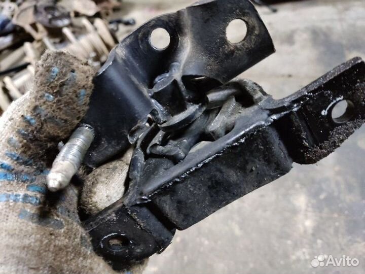 Опора двигателя правая Nissan Almera Classic