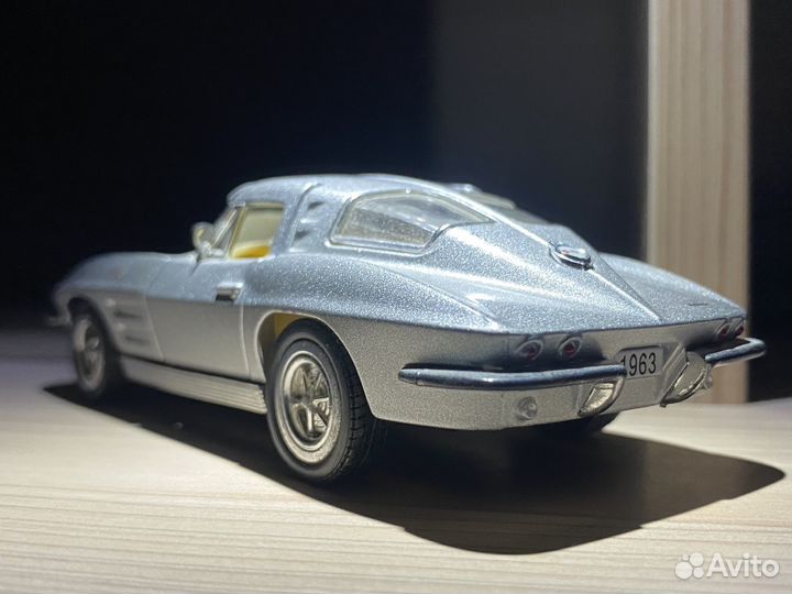 Машинка 1/36 Chevrolet Corvet Sting Ray Kinsmart