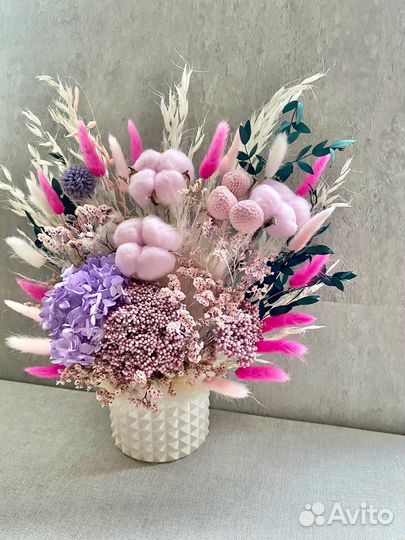 Композиция из сухоцветов с розовым хлопком