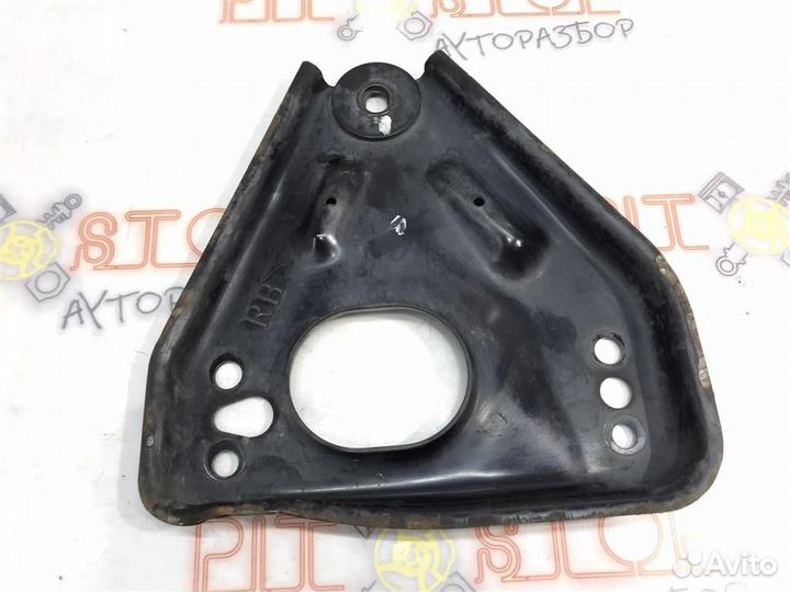 Крепление переднего подрамника правое Nissan Tean