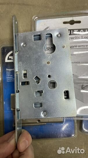 Замок дверной с цилиндрами