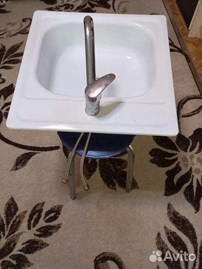 Раковина со смесителем для кухни