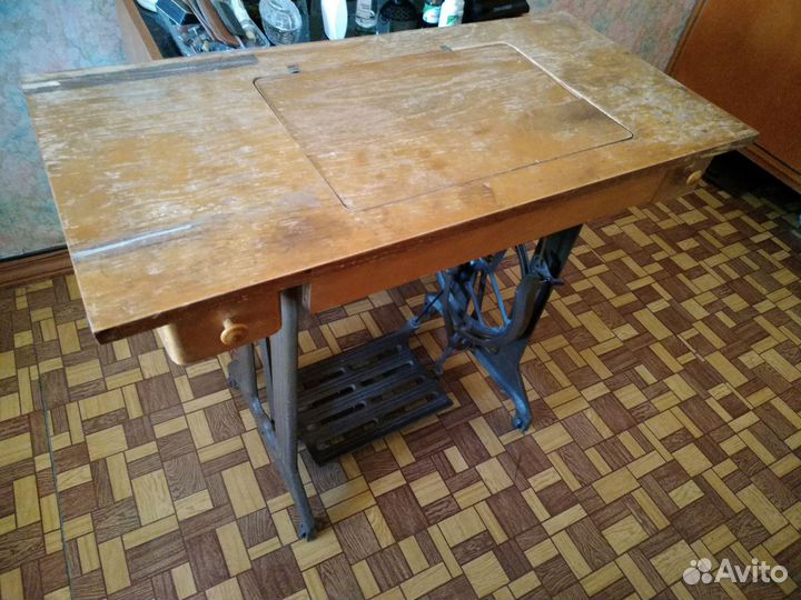 Швейная машинка пмз Калинина с ножным приводом