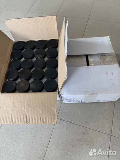 Хоккейные шайбы кхл коробка 100 штук