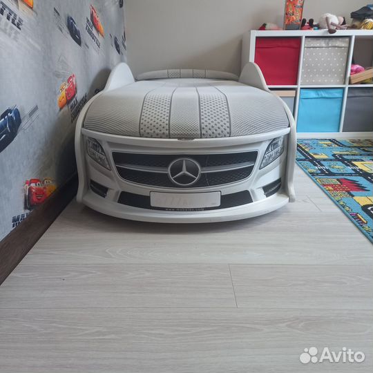 Детская кровать машина