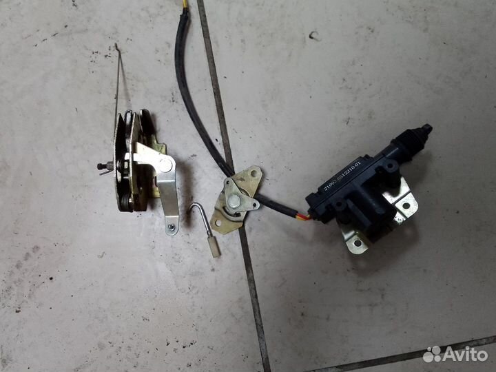 Замок крышки багажника LADA ваз 2112