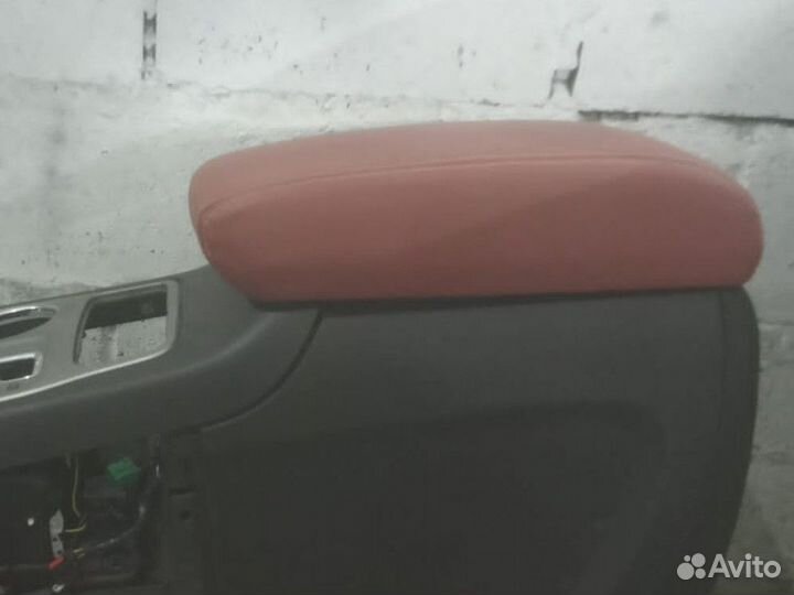 Подлокотник Jeep grand Cherokee wk2