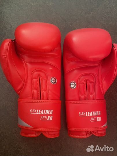 Боксерские перчатки 10 oz