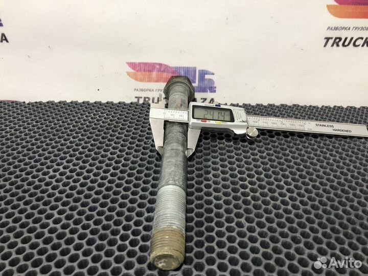 Болт крепления рессоры