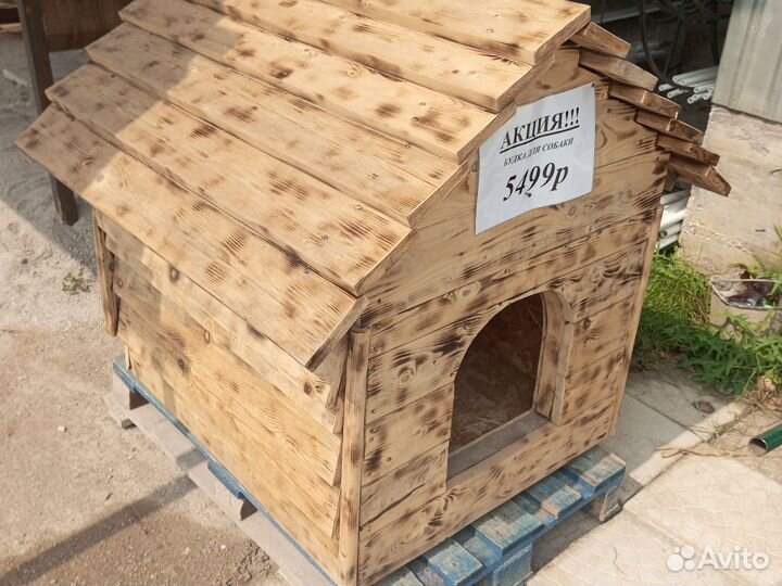 Скамейка и будка для собаки