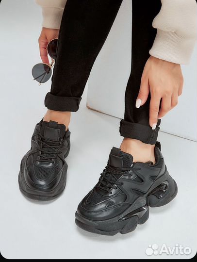 Кроссовки женские