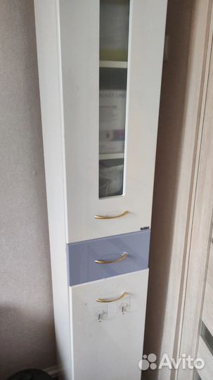 Шкаф пенал для ванной с корзиной