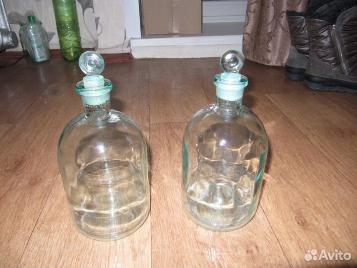 Старинные стеклянные бутыли