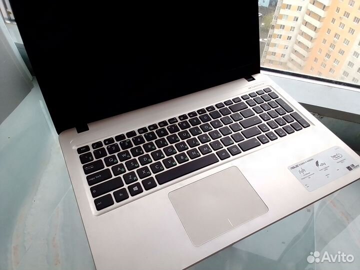 Intel Core i3 (5005U) - 8 Гб озу- идеальное сост