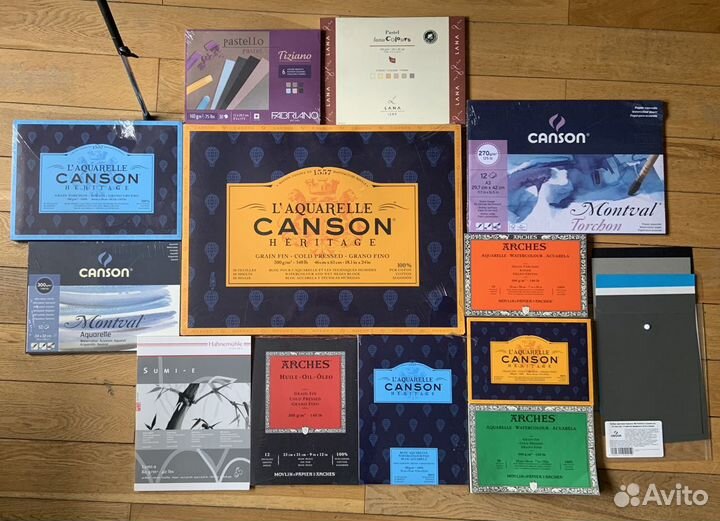 Краски, кисти, бумага, карандаши, маркеры