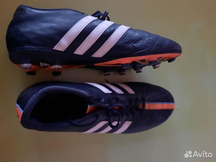 Футбольные бутсы adidas