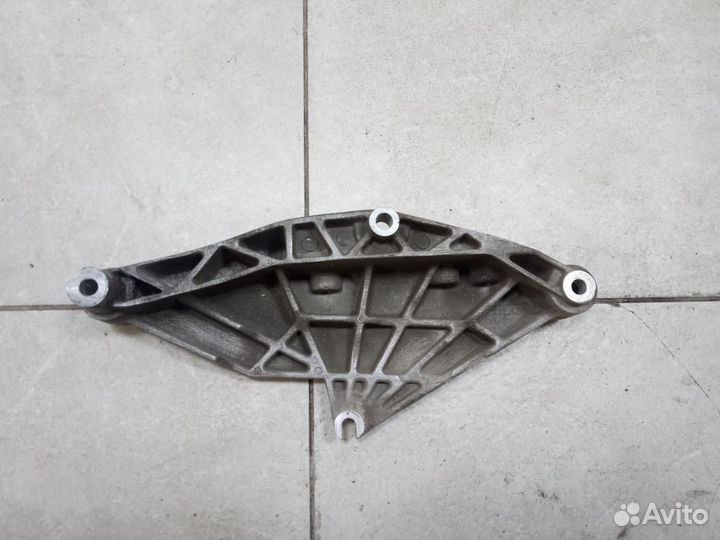 Кронштейн опоры двигателя Chevrolet Captiva I (200