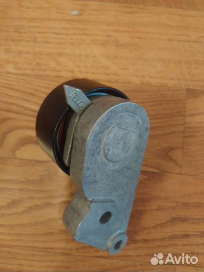 Натяжной ролик ремня грм Ford