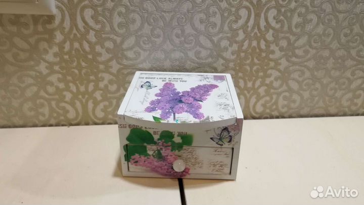 Шкатулки, органайзеры для украшений