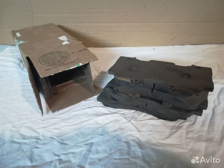 Колодки тормозные передние (4 поршня) Ford Mustang