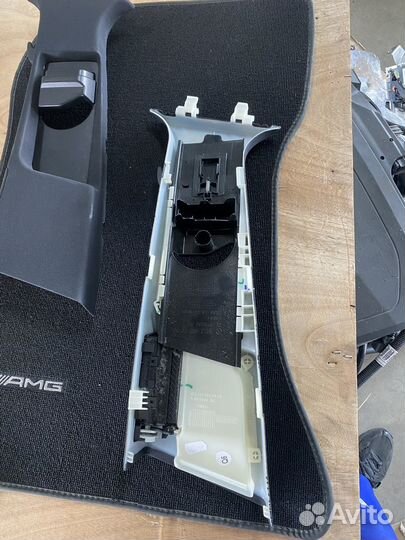 Обшивка правой стойки верхняя Mercedes w212