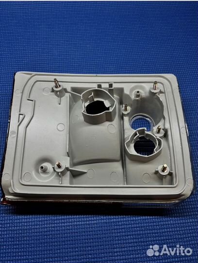 Задний правый стоп сигнал Audi 80b3 фонарь в багаж