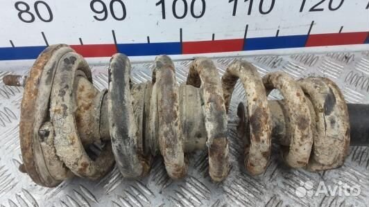 Стойка передняя правая mitsubishi L200 K4T (XML17S