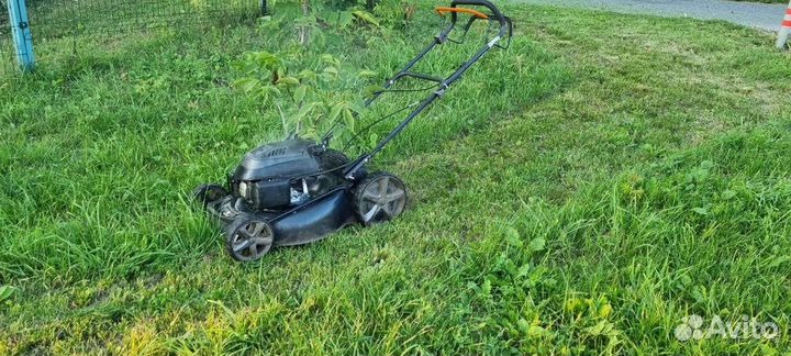 Газонокосилка бензиновая самоходная бу