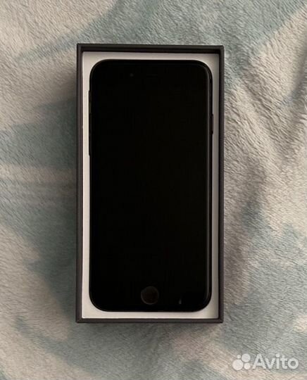 iPhone 8, 64 ГБ