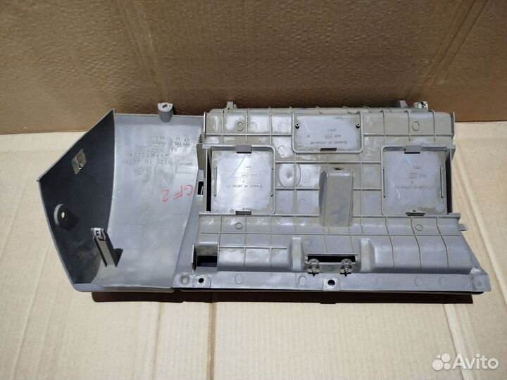 Бардачок нижний Subaru Impreza GF2