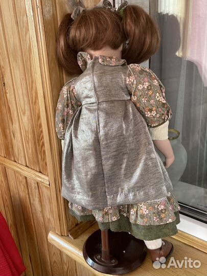 Кукла фарфоровая коллекционная