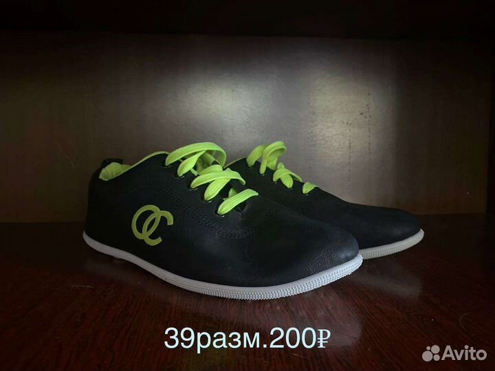 Кроссовки женские