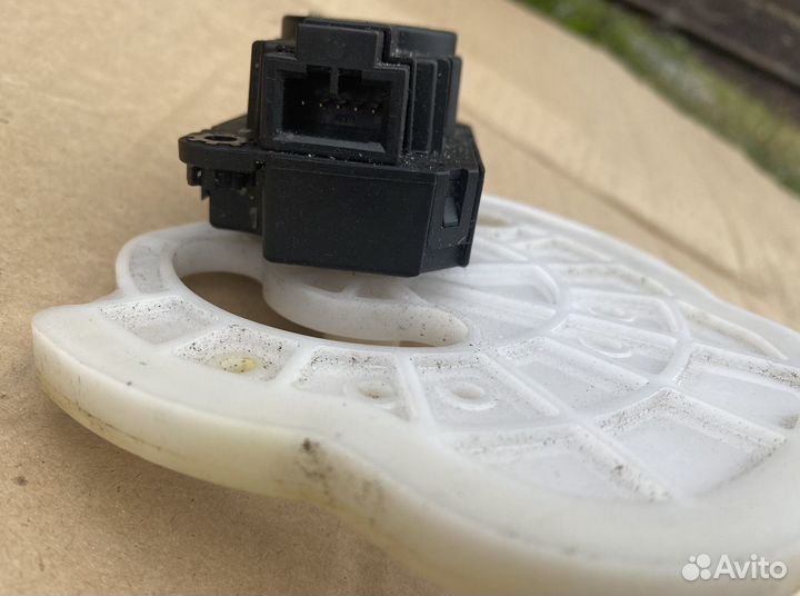 Моторчик заслонки печки Mitsubishi Lancer X