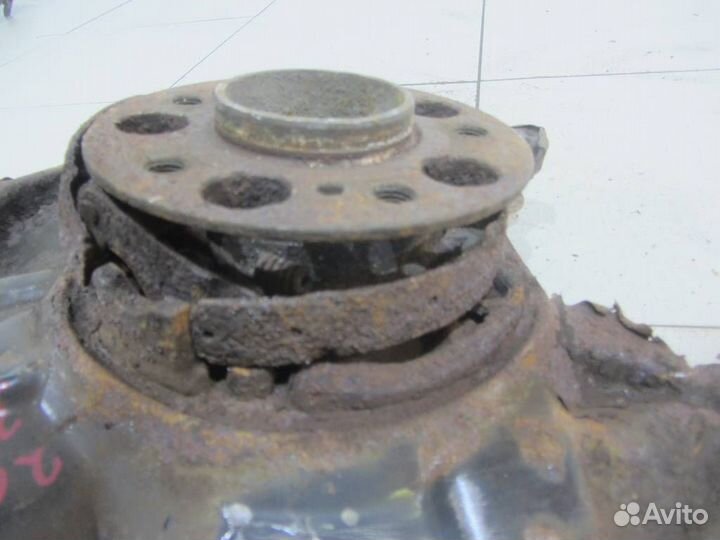 Кулак задний левый