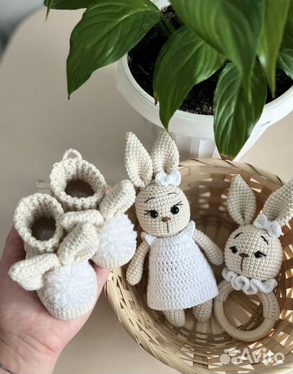 Вязаные игрушки+погремушка+пинетки