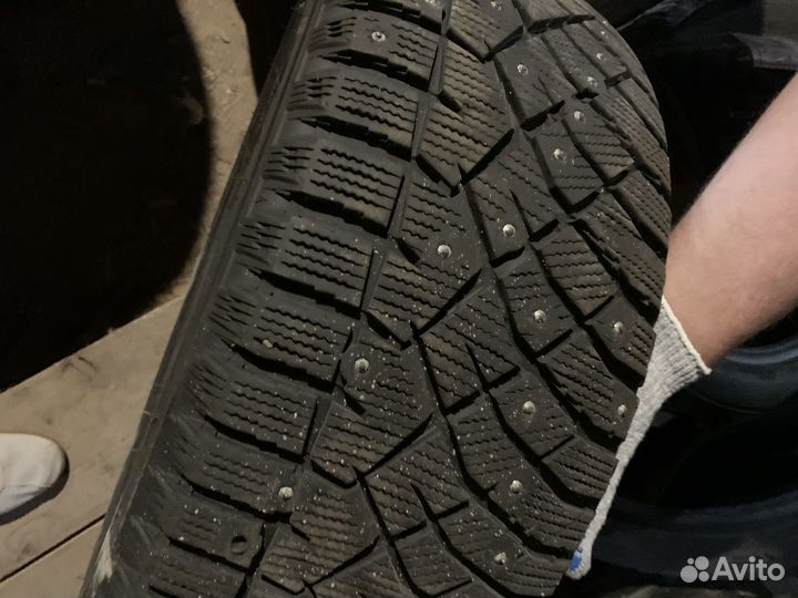 Nitto Therma Spike 215/55 R16