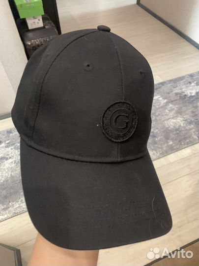Кепка guess