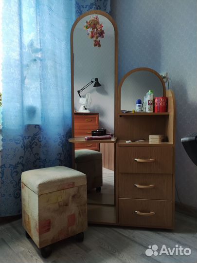 Столик макияжный с банкеткой