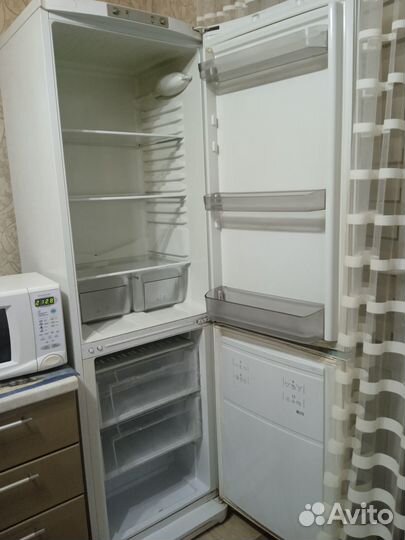 Холодильник Аристон