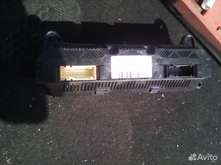 Консоль управления печки Ford Focus 3.2013 года