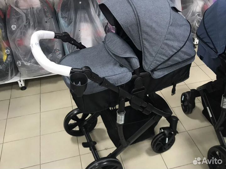 Коляска новая